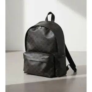 셀린느 MUST IT_ 26SS TRIOMPHE LOGO BACKPACK 188382BOV 38SI) 트리옹페 로고 백팩)