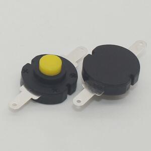 손전등 스위치 13x14mm 플랫 풋 ON OFF 노란색 버튼 AC250V 1.5A 10 개