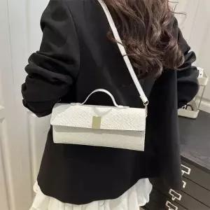 천진반남사친 여름 캐주얼 데일리룩 반바지 트렌드 웨빙 소프트 파스타 디너 솔리드 대용량 가로형 바게트