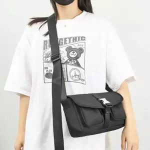 [하프클럽/]인기 데일리 10대 슬링백 검정 가방 유행 메신저백