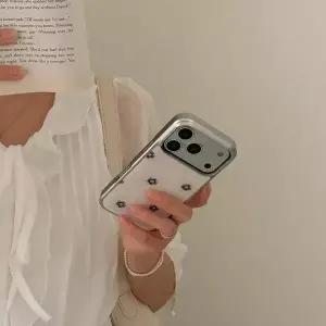 메이드모먼 noir bloom 디자인 실버 맥세이프 범퍼케이스