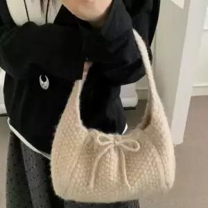 [하프클럽/]여성 따뜻한 부드러운 퍼 니트 리본포인트 러블리 겨울 뜨개가