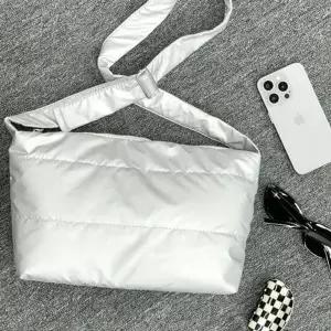 [하프클럽/]경량 여성 패딩 가방 퀼팅 데일리 숄더백 포켓 지퍼 가벼운