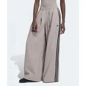 아디다스 ADIDAS 아딜레늄 시즌 5 플리티드 트랙 팬츠 - 청키브라운 KY5186KY5186 148150