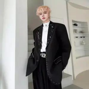 키체샵 남성 봄 코트 배색 어깨 재킷 패드 트렌드 정장 레터링 자수 양복 블레이저 와이드 HO1