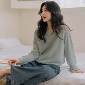 베이직핏 부클 브이넥니트