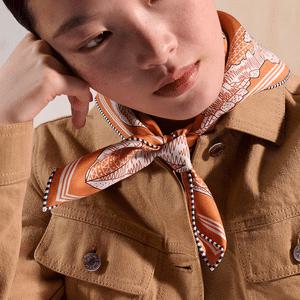 에르메스 반다나스카프 Les Canyons Etoiles bandana 55 H042856S 24 orange brule
