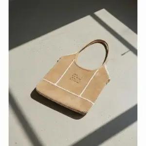 미우미우 MUST IT_ 아이비 백 숄더백 스웨이드 크로셰 25FW 5BG231