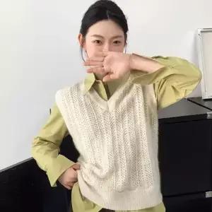 여사친 니트 조끼 아우터 나시 브이넥 캐시미어 민소매 봄가을 트렌디 편하고 부드러운 아이템 HT1