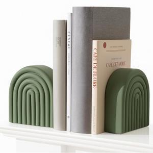 FIWOCHIC 2PCS 책꽂이 콘크리트 방지 오피스 스토퍼와 에스테틱 장식용 무거운 책들을 보호 위한 아치 패드 그린 도서관 장식 미끄럼 사이지 무지개