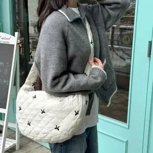 [하프클럽/]캐주얼 여성 패딩 가방 데일리 여성 퀼팅 백 숄더백 반달
