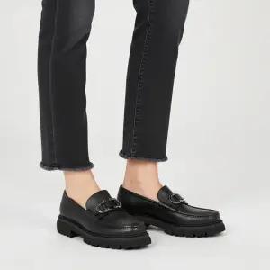페라가모 SALVATORE FERRAGAMO 26SS 간치니 오너먼트 모카신 028249 773850)