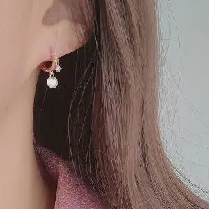[하프클럽/]여자 사계절 데일리 반짝이는 큐빅 드롭 귀걸이