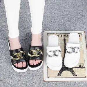여자 여름 스프링 필수템 트렌디 통굽 체인 슬리퍼