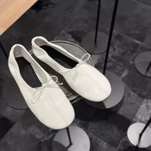 블랑 클라우드 플랫 스티치 리본 플랫슈즈 2color SS1644