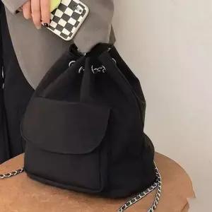 앞포켓 체인스트랩 복조리 스트랩 여성 미니멀 백팩Y
