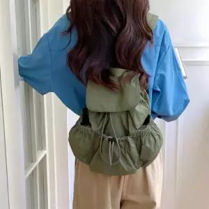 [옷자락]여자 학생 휘뚜루 셔링 포켓 스트링 바스락 심플 백팩