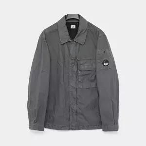 [CP COMPANY]CP컴퍼니 26SS 렌즈와펜 50 필리 왁스드 집업 오버셔츠 남성 자켓 20CMOS160A 110543D 921