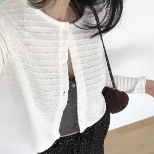 [모코블링]플라워 버튼 가디건 기본핏가디건 펀칭가디건 라운드넥 긴팔가디건 여름옷