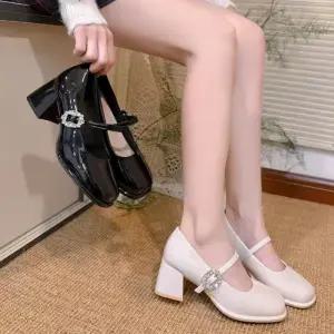 여자 데일리 에나멜 큐빅 버클 블록힐 슈즈