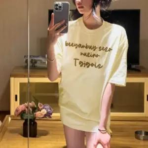 여유로운 루즈핏 영문 레터링 숏 슬리브 여성 반팔 티셔츠 여름