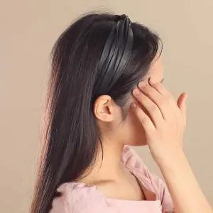 [콩심팥심]가죽 꼬임 헤어밴드 와이드 머리띠 헤어끈 포인트핀 와이드머리띠