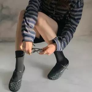 [하프클럽/다잇템]여성 힙무드 스트랩 땡땡이 검정 플랫슈즈
