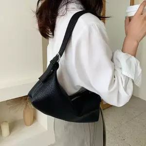 소프트레더 데일리 모던 클래식 바게트백 숄더백 미니 바게트가방 바게뜨백 숄더백코디