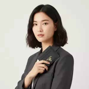 프라다 FW25 여성 메탈 로고 지갑 1MC025 QWA F0002
