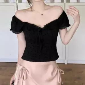 (색상 단일색상)여성블라우스 디테일 여름 예쁜핏 실루엣 페미닌 반팔 블라우스 블랙 여성 리본블라우스 리