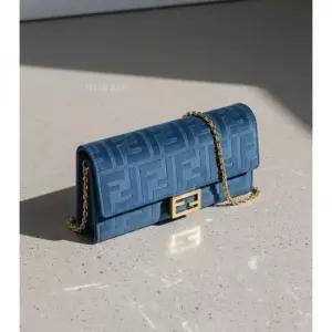 펜디 MUST IT_ 26SS FF Flocked Denim Continental Wallet 8M0365 AW5H F1UJW) FF 데님 체인 월렛)