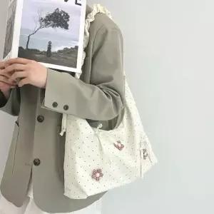 [다잇템]여자 데일리 리본 플라워 곱창 나일론 숄더백