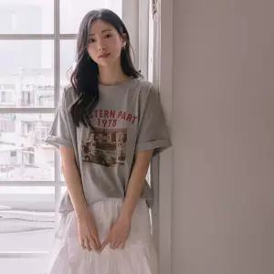 헤르 프린팅 여유핏 티셔츠