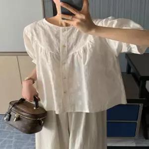 마들렌 플라워 세미크롭 반팔 블라우스 (one color)