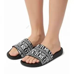 베르사체 MUST IT_ 26SS Rubber Sliders 80YA3SQ1 71352 899) 러버 슬라이드)