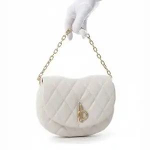 버버리 MUST IT_ Reorder Quilted Rocking Horse Bag 8104619) 퀼팅 로킹 홀스 백)