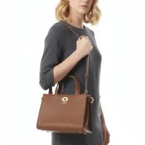 버버리 MUST IT_ 25FW Mini Cotswold Tote 8111348) 미니 코츠월드 토트)