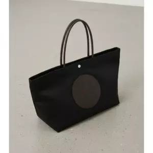 토리버치 MUST IT_ 26SS ELLA TWIST TOTE 181463-001) 엘라 트위스트 토트)