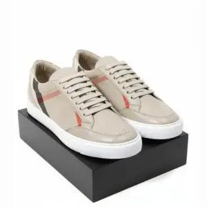버버리 MUST IT_ Reorder House Check and Leather Sneakers 8056711) 하우스 체크 레더 스니커즈)
