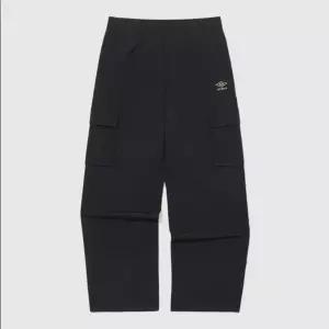 클래식 와이드 조거 2WAY 카고 팬츠 / BLACK UR121CPT31