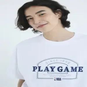 엔비에이 NBA PLAY GAME 빅로고 반팔 티셔츠 N242TS012P)