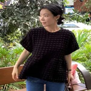 버블드 엠보 반팔 블라우스 티셔츠 (one color)