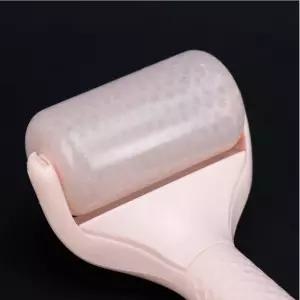 마사지도구 페이스소품 핑크 얼굴 아이스 쿨링 롤러 마사지기 홈케어 괄사