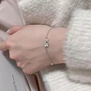 [하프클럽/]여성 큐빅 슬림 나비 모티브 팔찌 1P 데일리 액세서리 선물용