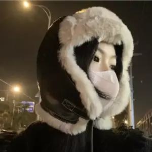 탄탄한 레더 소재 귀달이 햇 귀여운 캐주얼 겨울 모자