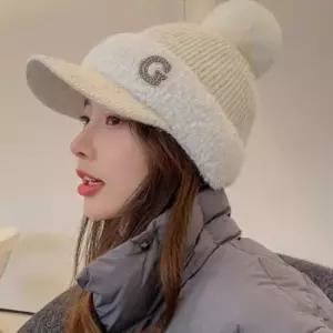 여성 방울털모자 방한모 야구캡 니트모자