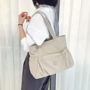 [다잇템]여자 경량 나일론 빅 수납 데일리 숄더백