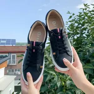 제이슈 소가죽 파이 경량 스니커즈 3cm