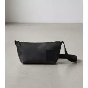 26SS Chester Sling Bag (8119584) (체스터 슬링 백)