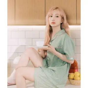 도씨 DOSSY [해원 pick]실크핏 웬즈데이 반팔 커플 잠옷 세트 25SS 101187